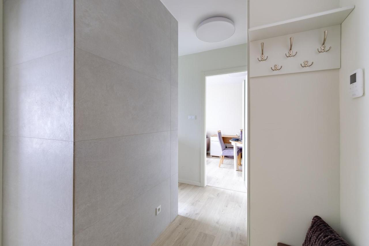 Hello Apartments Zajezdnia Wrzeszcz With Private Parking グダニスク エクステリア 写真